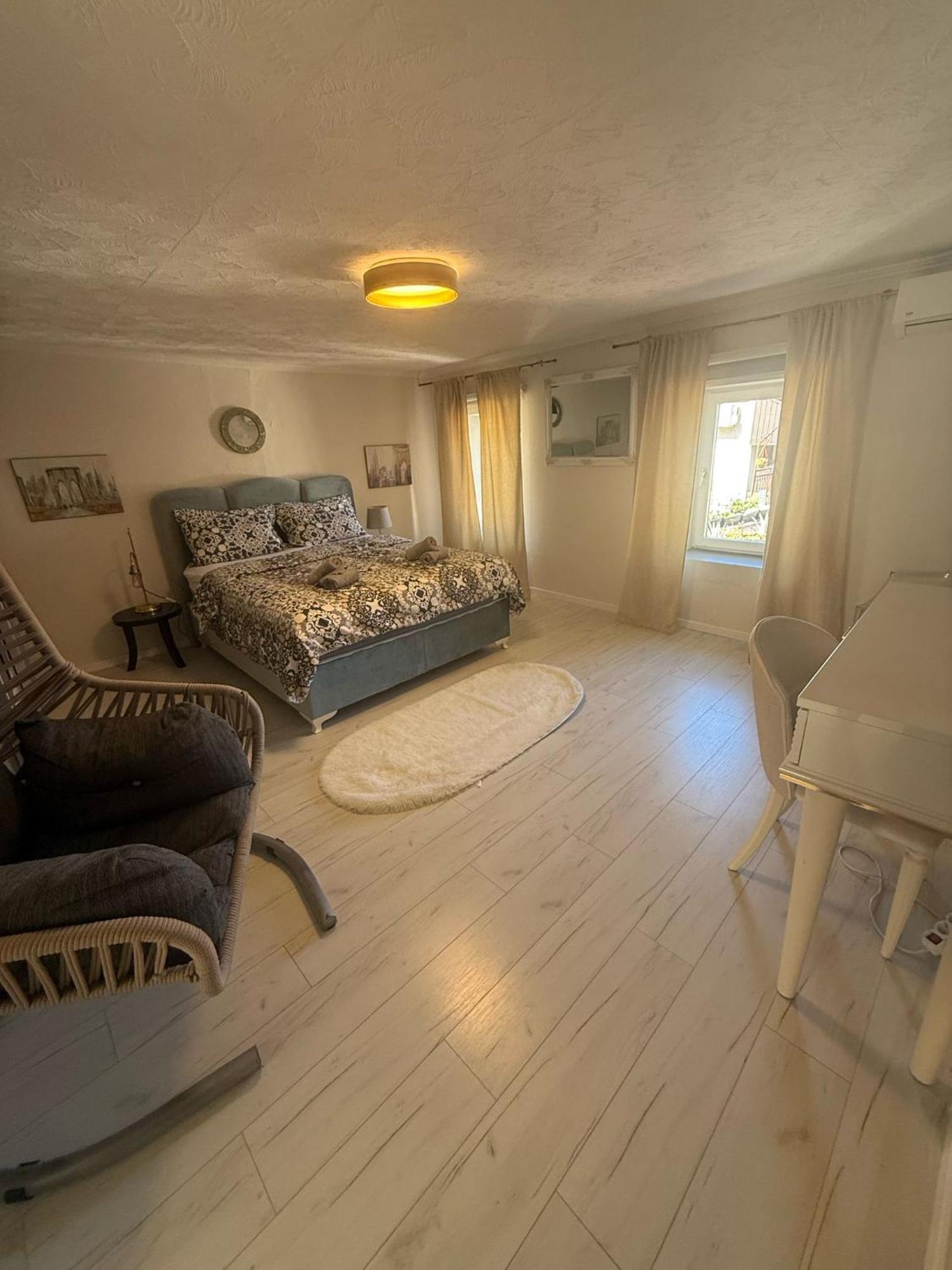 Apartment With Garden Hanja Мостар Номер фото